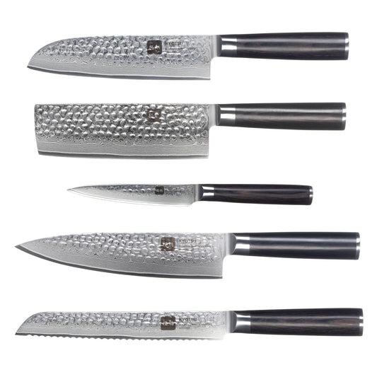 Kyotsu 5er-Set Pakka: Santoku-Messer, Nakiri-Messer, Chefmesser, Allzweckmesser und Brotmesser freigestellt vor weissem Hintergrund.