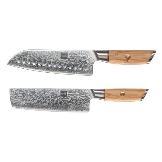 Kyotsu 2er-Set: Santoku-Messer und Nakiri-Messer freigestellt vor weissem Hintergrund.
