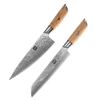 Produktaufnahme des Kyotsu Chefmesser und Brotmesser aus 73 Lagen Damaststahl und Olivenholz-Griff