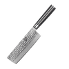 Produktaufnahme des Kyotsu Nakiri-Messer mit Hammerschlag aus 67 Lagen Damaststahl und Pakkaholz-Griff