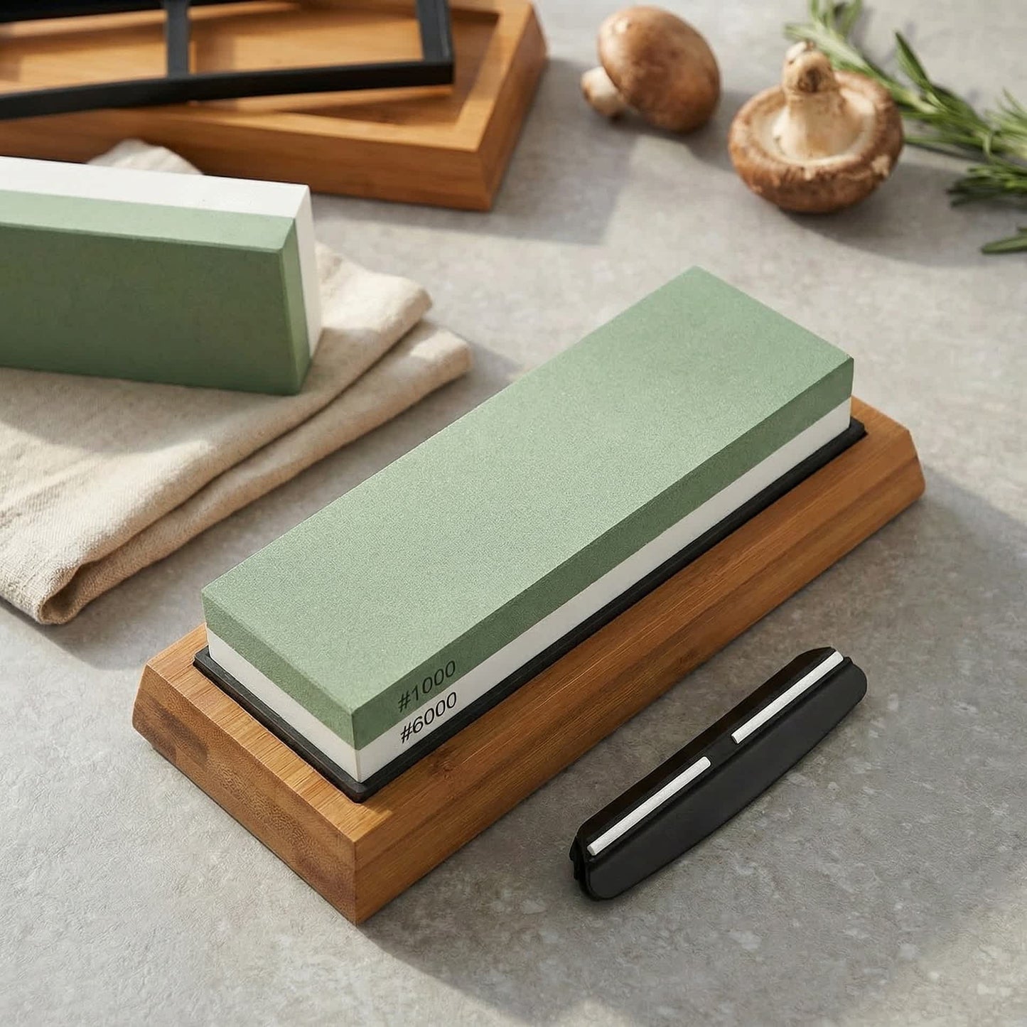 Das Kyotsu Schleifstein-Set liegt in der Küche.