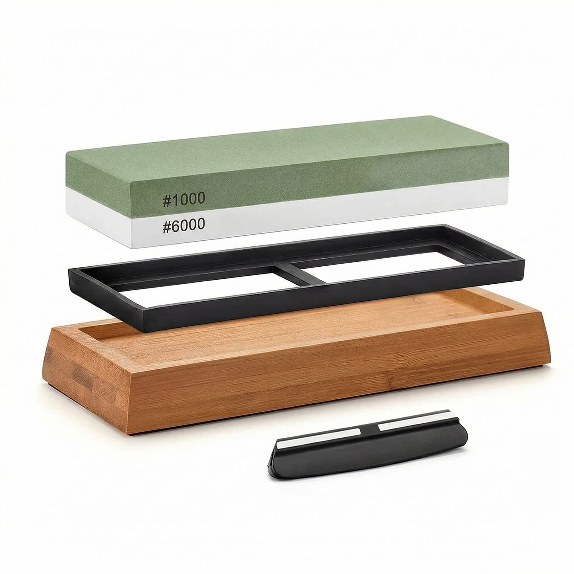 Der Aufbau des Kyotsu Schleifstein-Sets wird auf weissem Hintergrund präsentiert. Die Winkelführung liegt daneben.